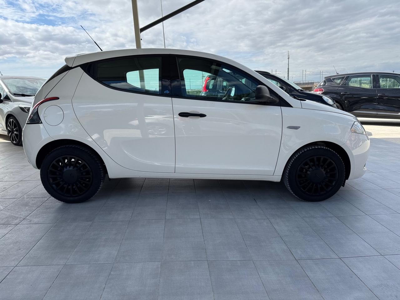 Lancia Ypsilon 1.2 69 CV 5 porte GPL Ecochic Elefantino Blu