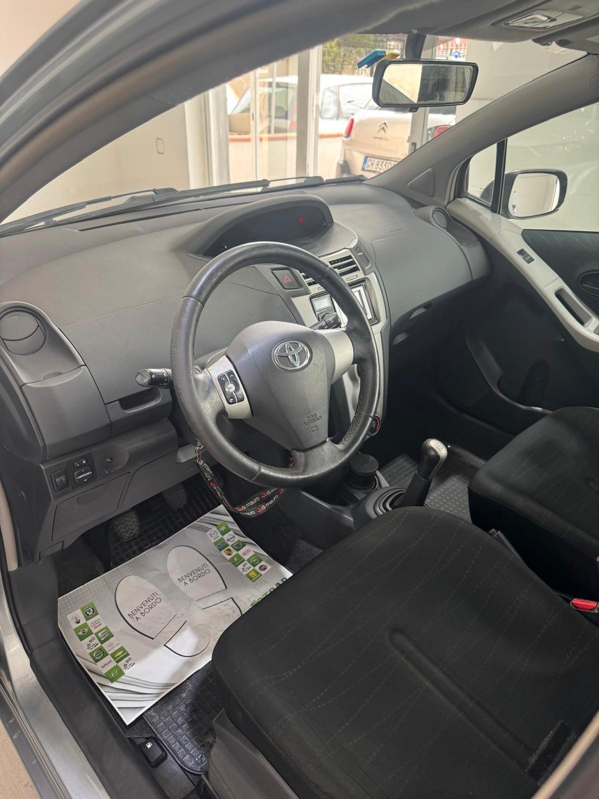 Toyota Yaris 1.0 5 porte