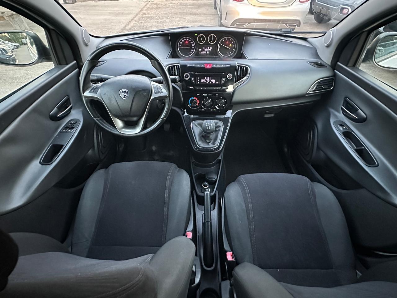 Lancia Ypsilon 0.9 TwinAir 85 CV 5 porte Metano Ecochic Elle