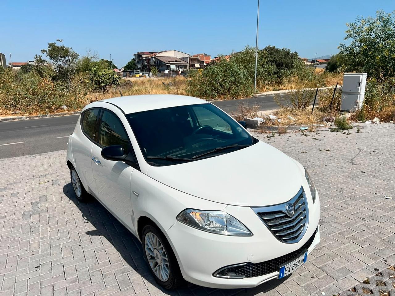 Lancia Ypsilon 1.3 MJT 16V 95 CV 5 porte S&S Platinum A-M-CA corso sicilia paterno'