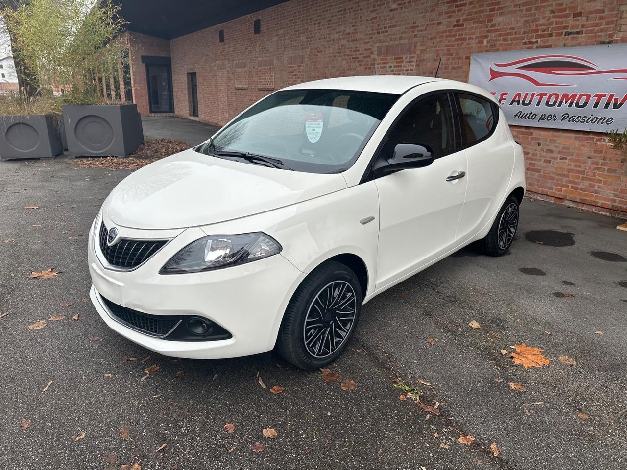 Lancia Ypsilon 1.0 FireFly 5 porte S&S Hybryd Gold