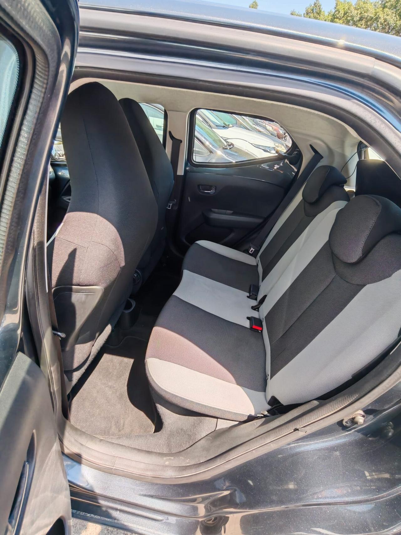 Toyota Aygo 1.0 VVT-i 72 CV 5 porte x-play MMT Automatica