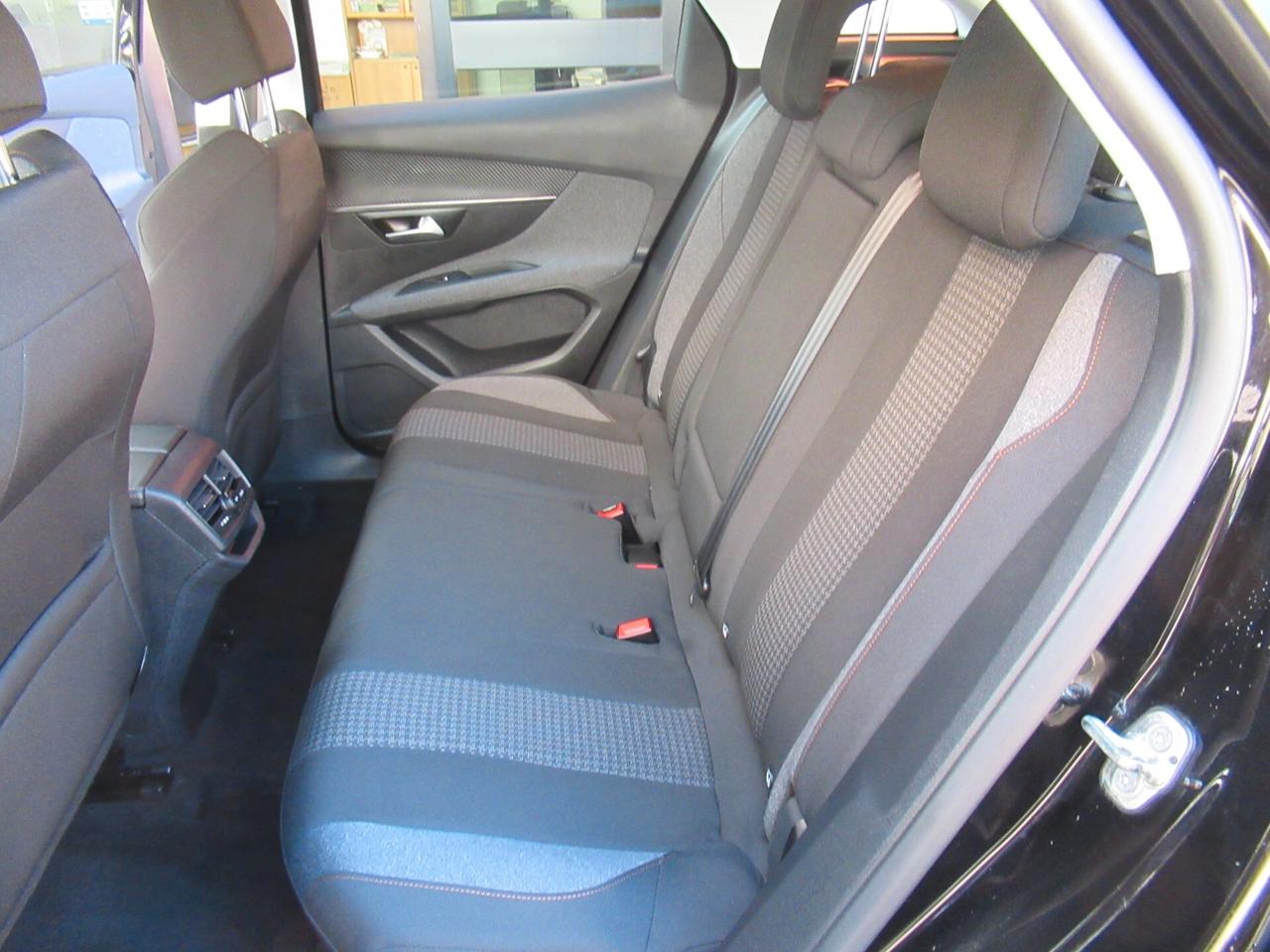 Peugeot 3008 BlueHDi 130 S&S Business