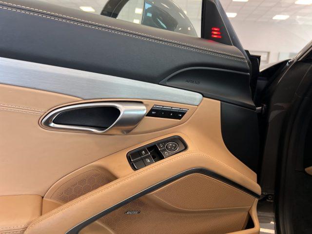 PORSCHE 911 911 3.0 Carrera 4 GTS Coupé