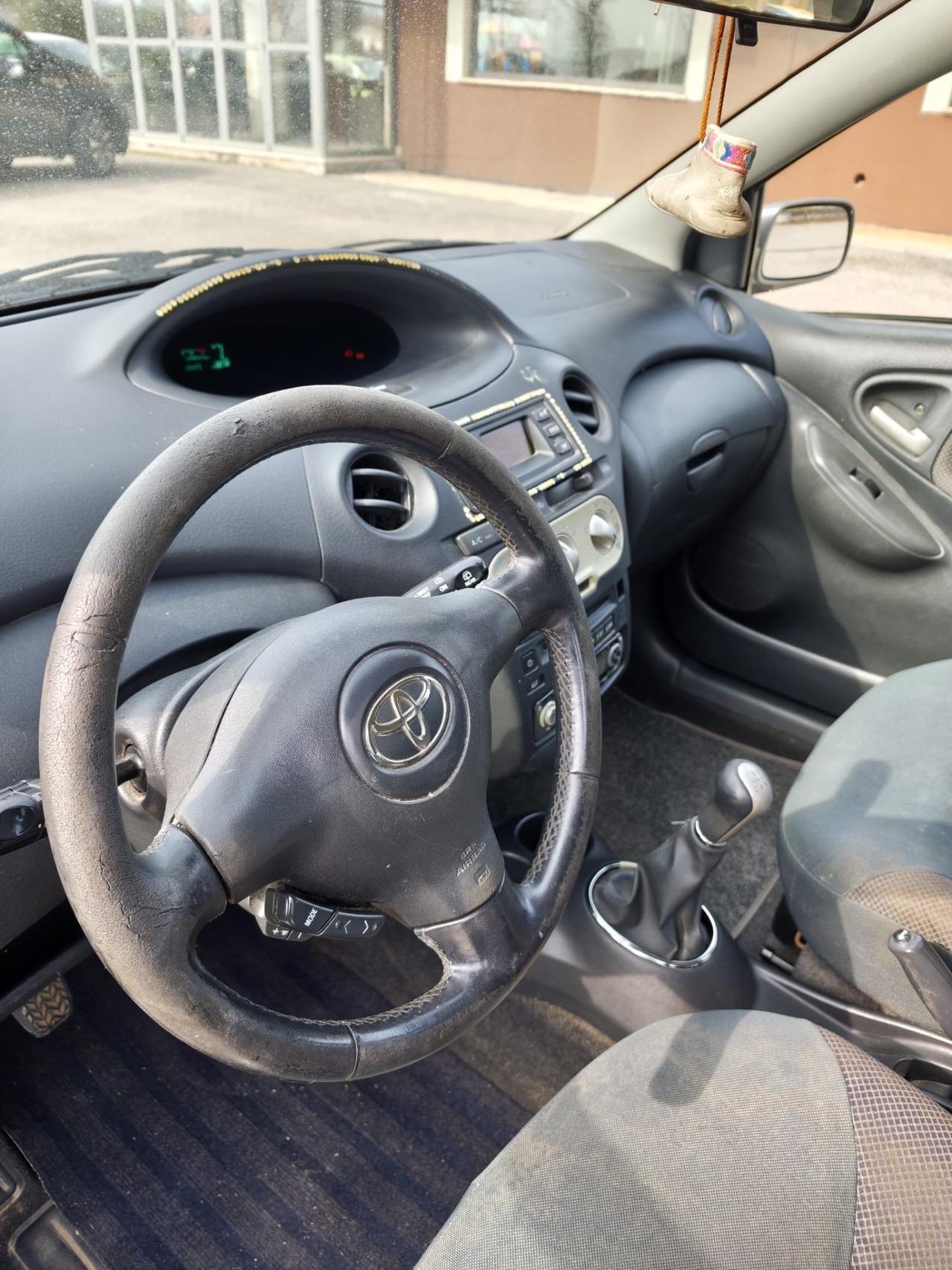 Toyota Yaris 1.0i 16V cat 5 porte Sol