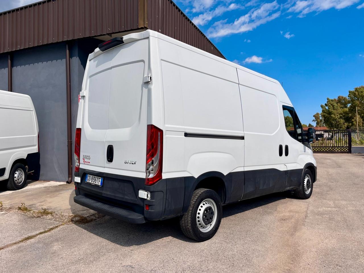 IVECO DAILY 35-120 2.3 DIESEL 116 CV - FURGONE - AZIENDALE