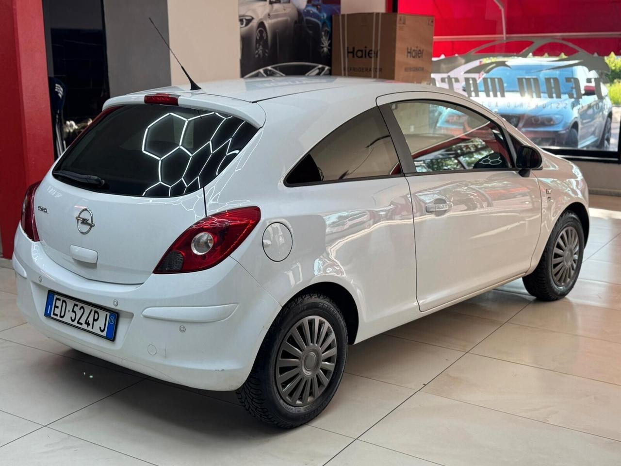 Opel Corsa 1.2 3 porte Club