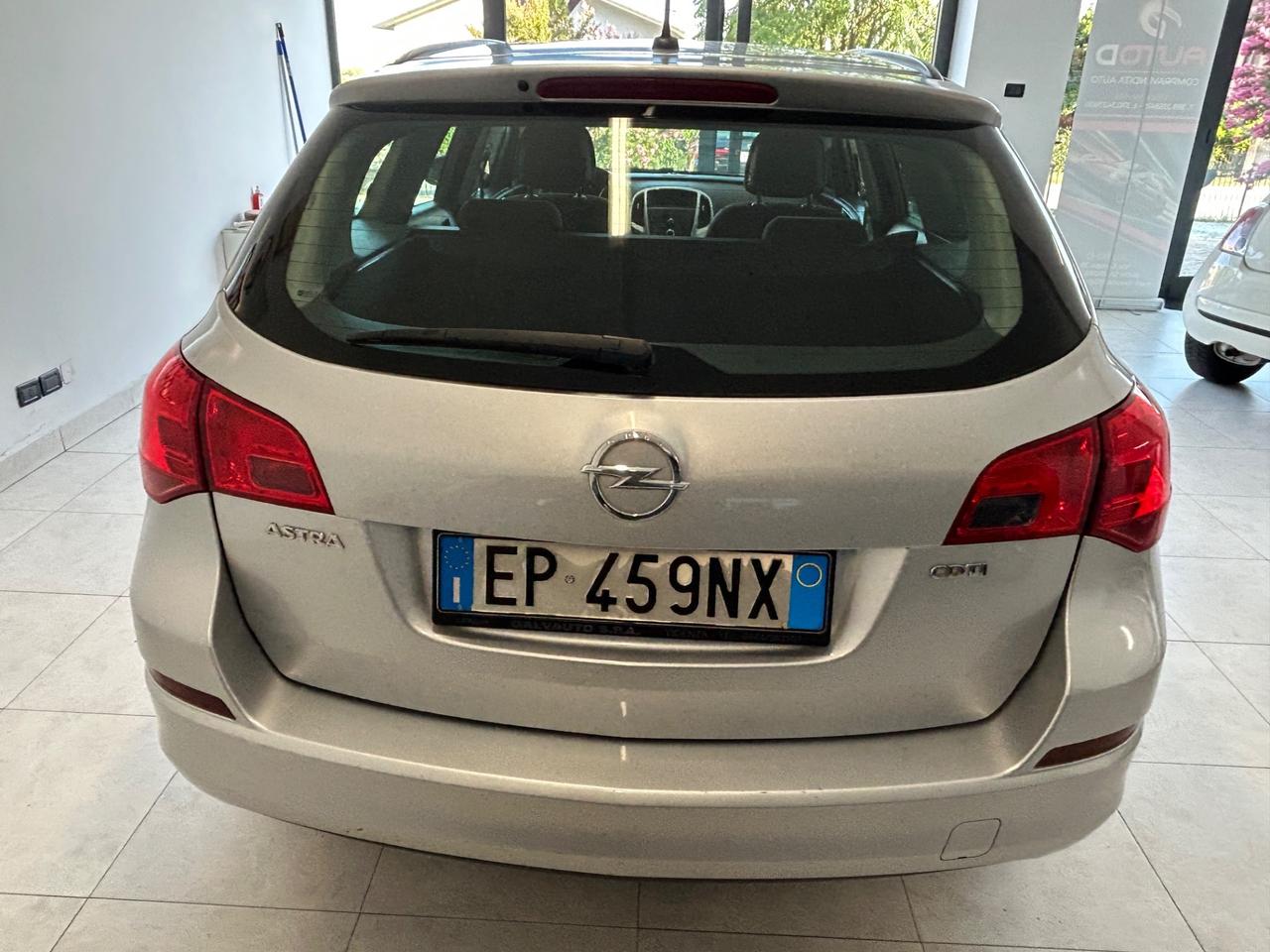 Opel Astra 1.7 CDTI 81KW 2012