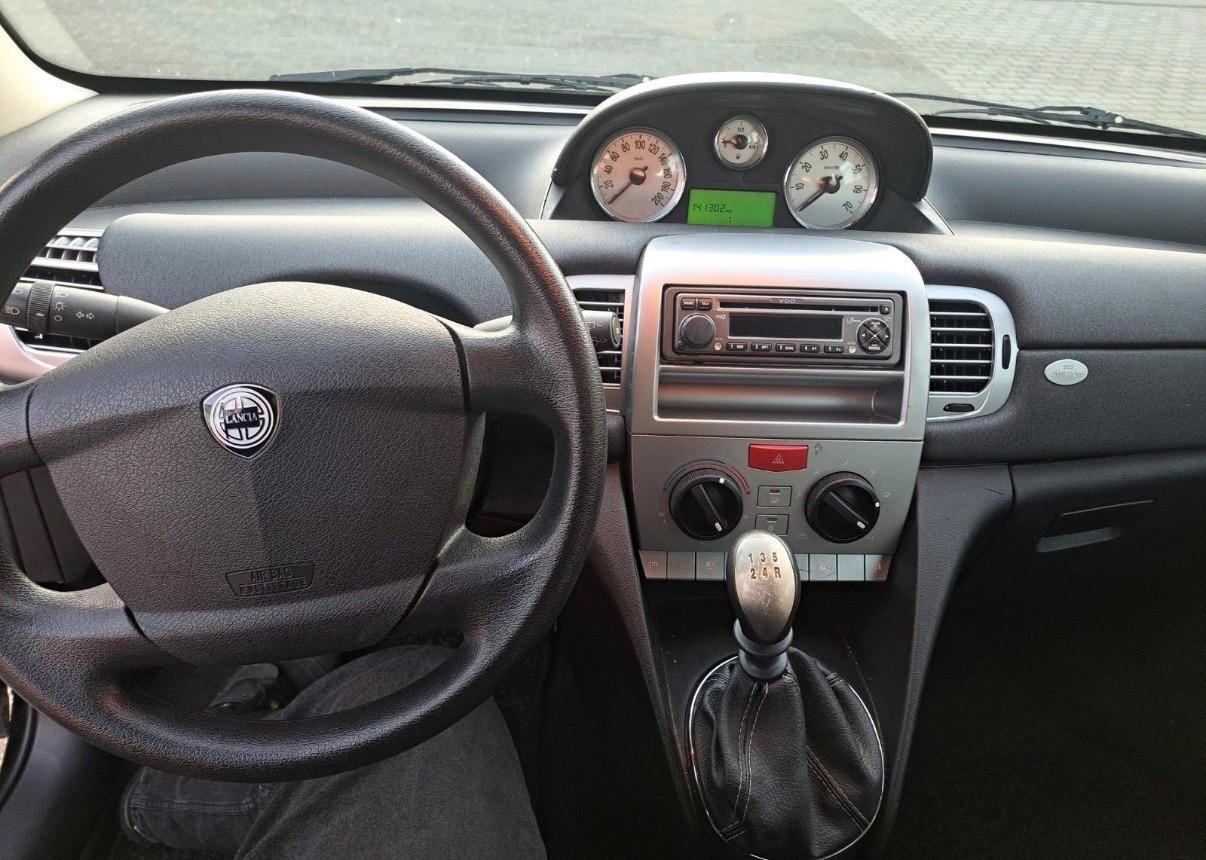 Lancia Ypsilon 1.4 16V Platino