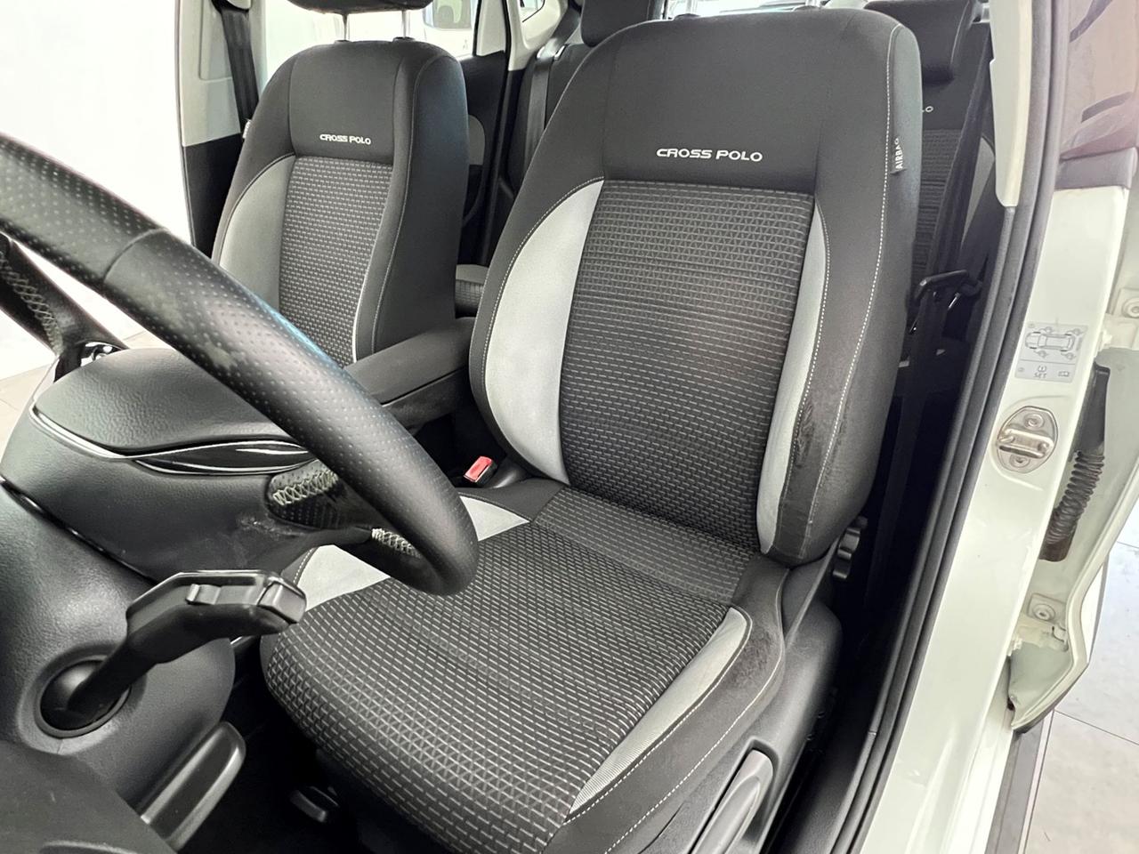 VOLKSWAGEN Polo V 2014 Polo 5p 1.2 tsi bm Cross
