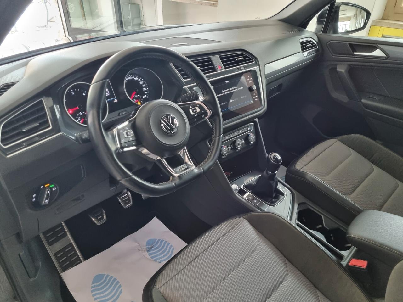 Volkswagen Tiguan 1.6 TDI R-Line, Black Pack, Full led