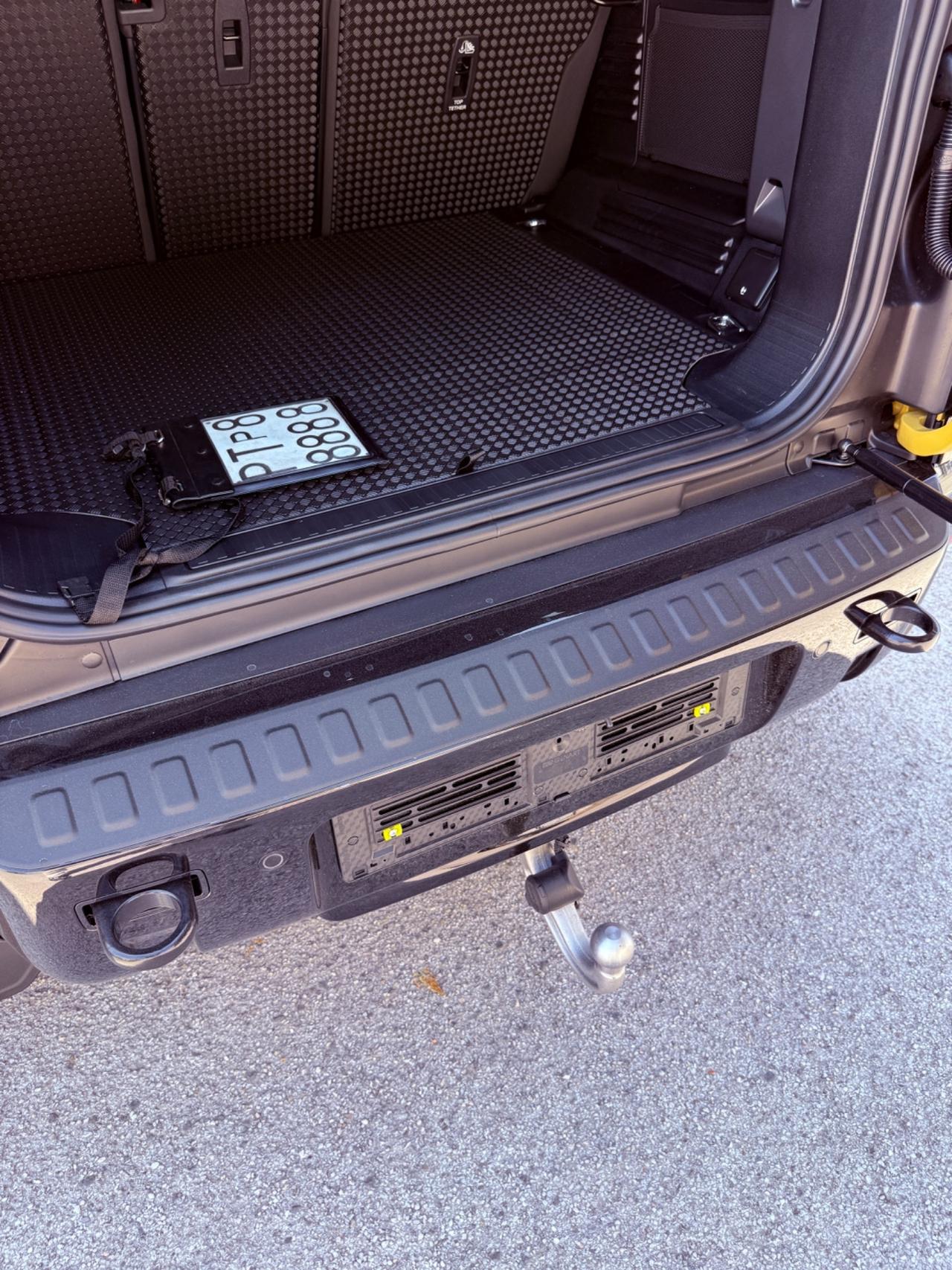 Land Rover Defender TROPHY EDITION