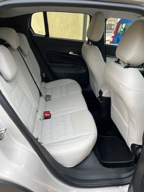 Fiat 600 Hybrid 110 CV DCT MHEV La Prima