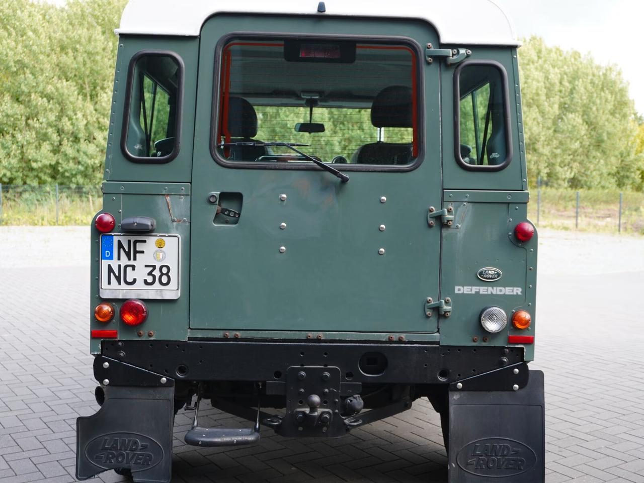Land Rover Defender 90 TD4 Station Wagon E