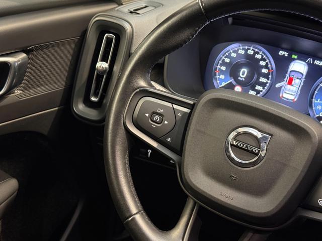 VOLVO XC40 T2 Geartronic Momentum *OK NEOPATENTATI / IVA*