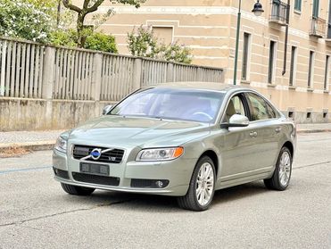 Volvo S80 4.4 V8 aut. AWD Summum