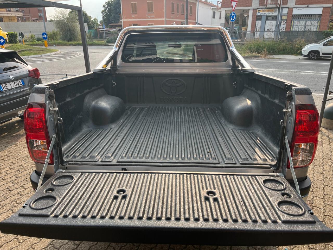 Toyota Hilux 2.4 D4D 4WD 2+2p cassone lungo - 35.000km