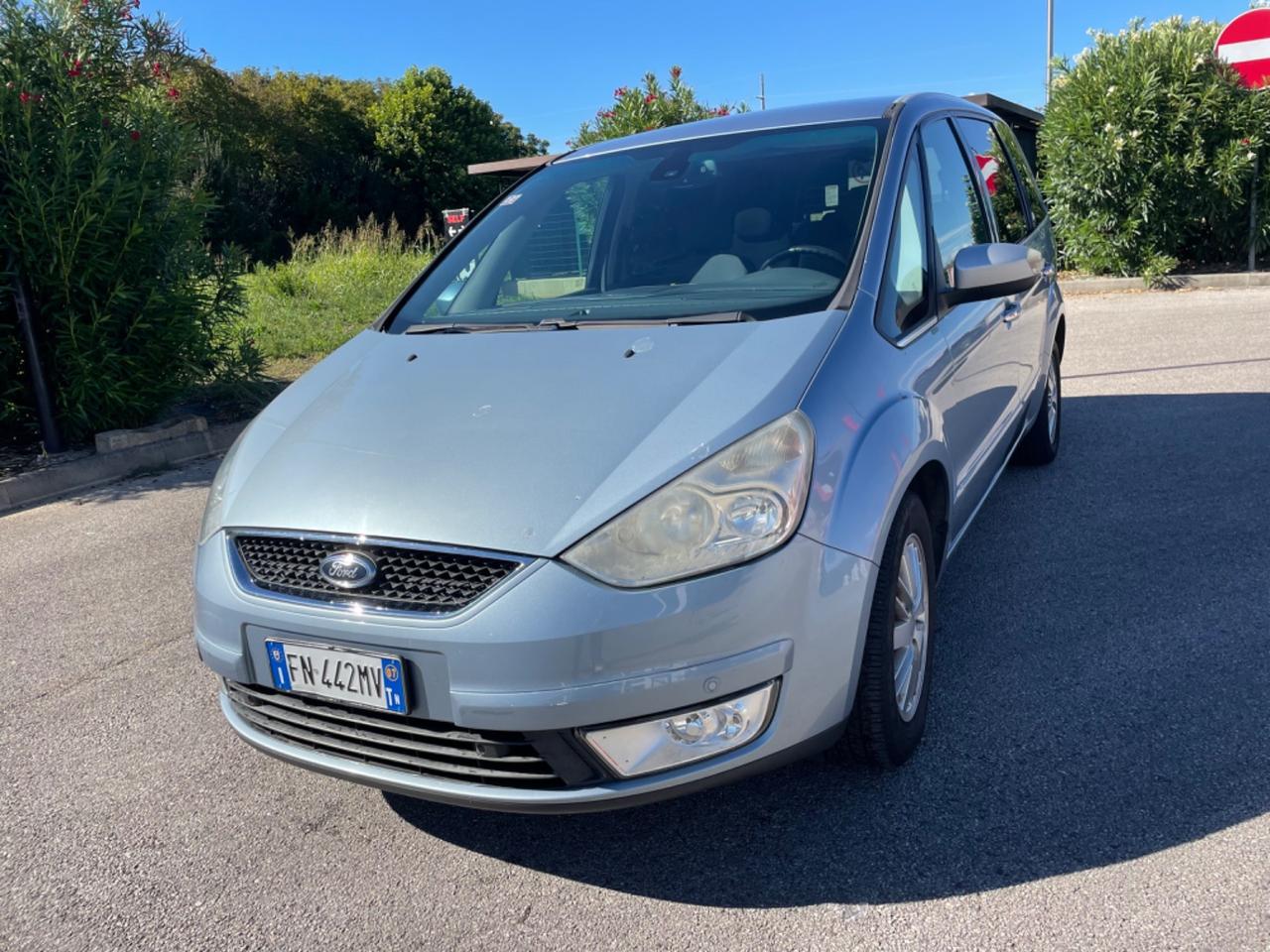 Ford galaxi .7 posti pronta al uso..€.2500