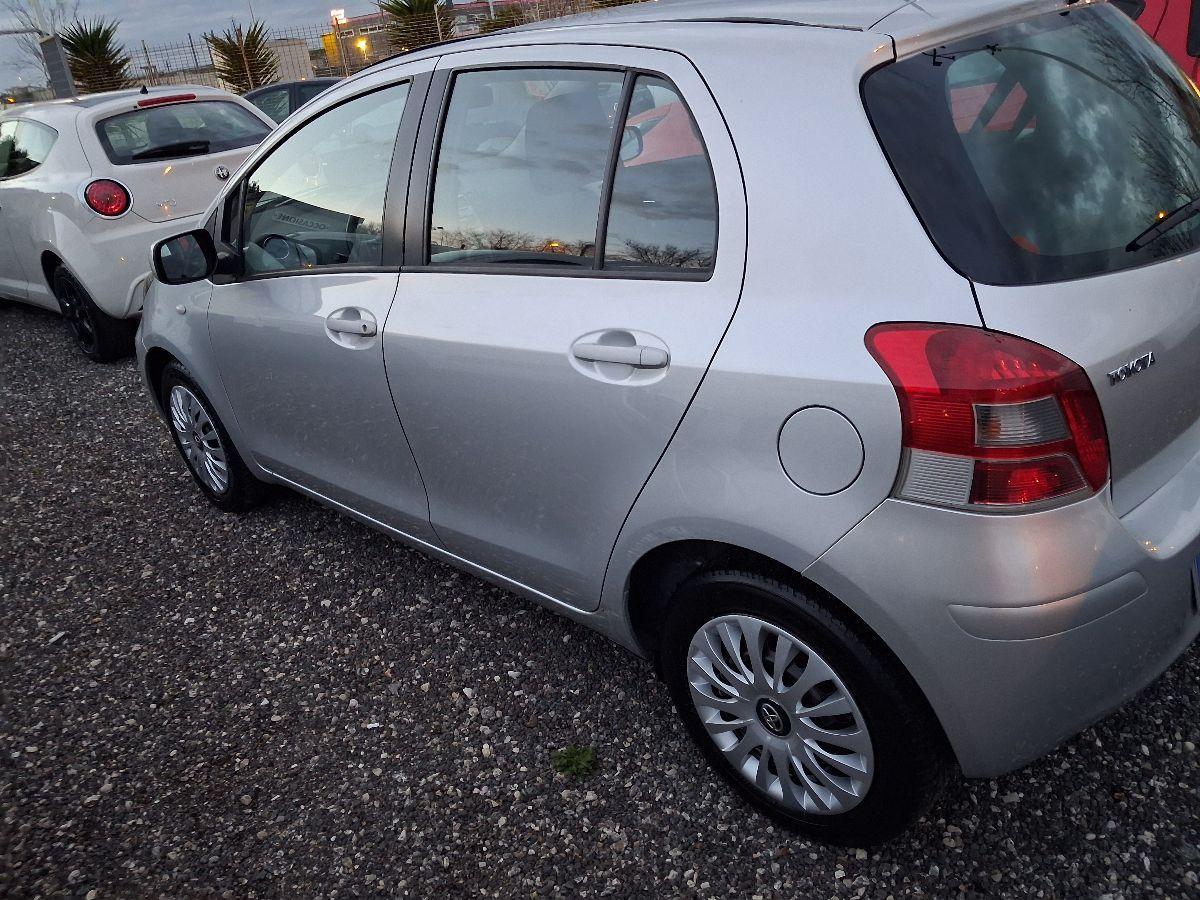 TOYOTA - Yaris - 1.0 5p. Sol