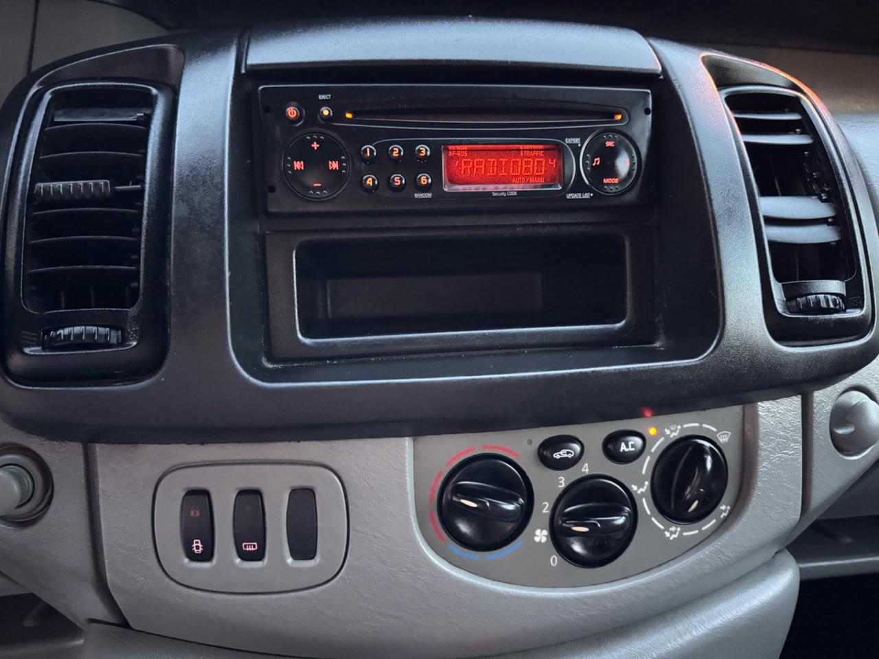 Renault Trafic T29 1.9 dCi/100cv 9 Posti