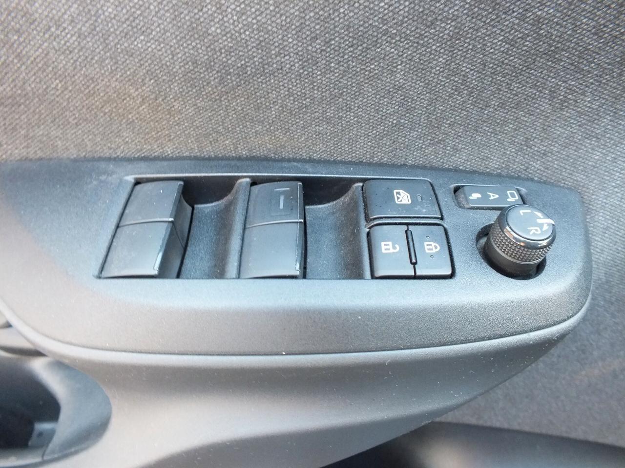 TOYOTA YARIS CROSS 1.5 HYBRID 4X4 AUTOCARRO N1 + IVA