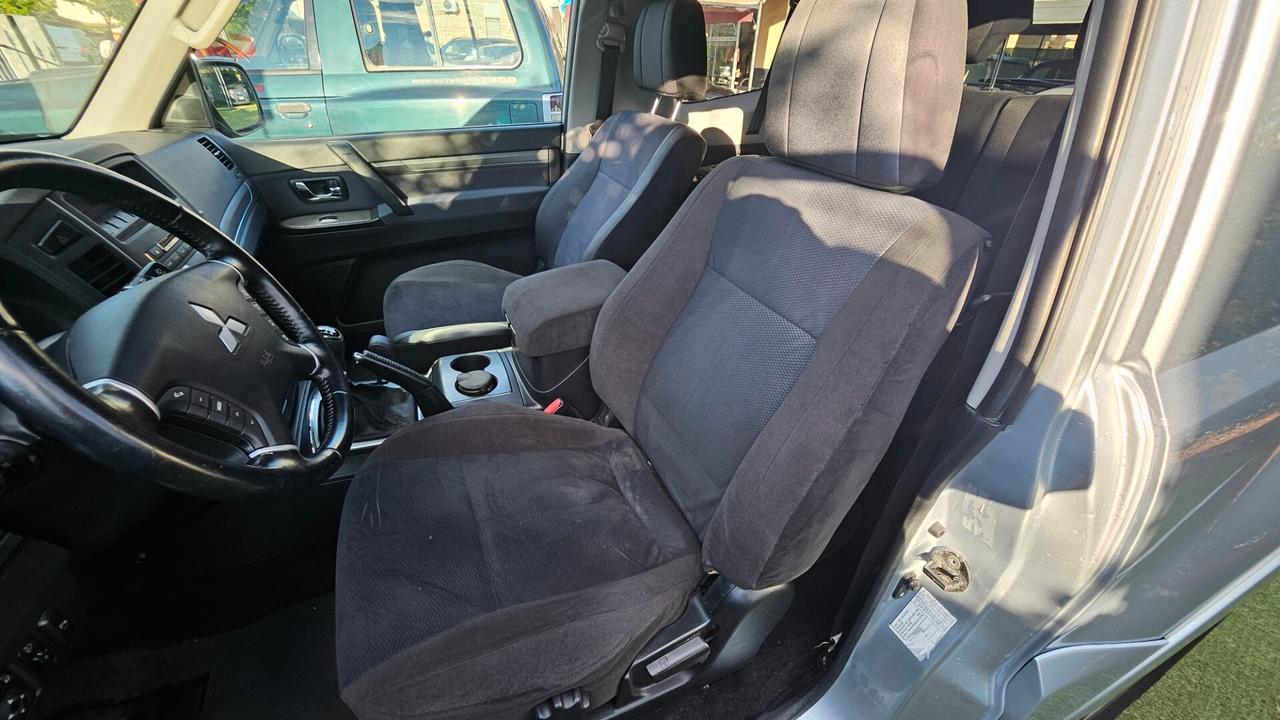 Mitsubishi Pajero 3.2 DI-D 16V 3p. Invite