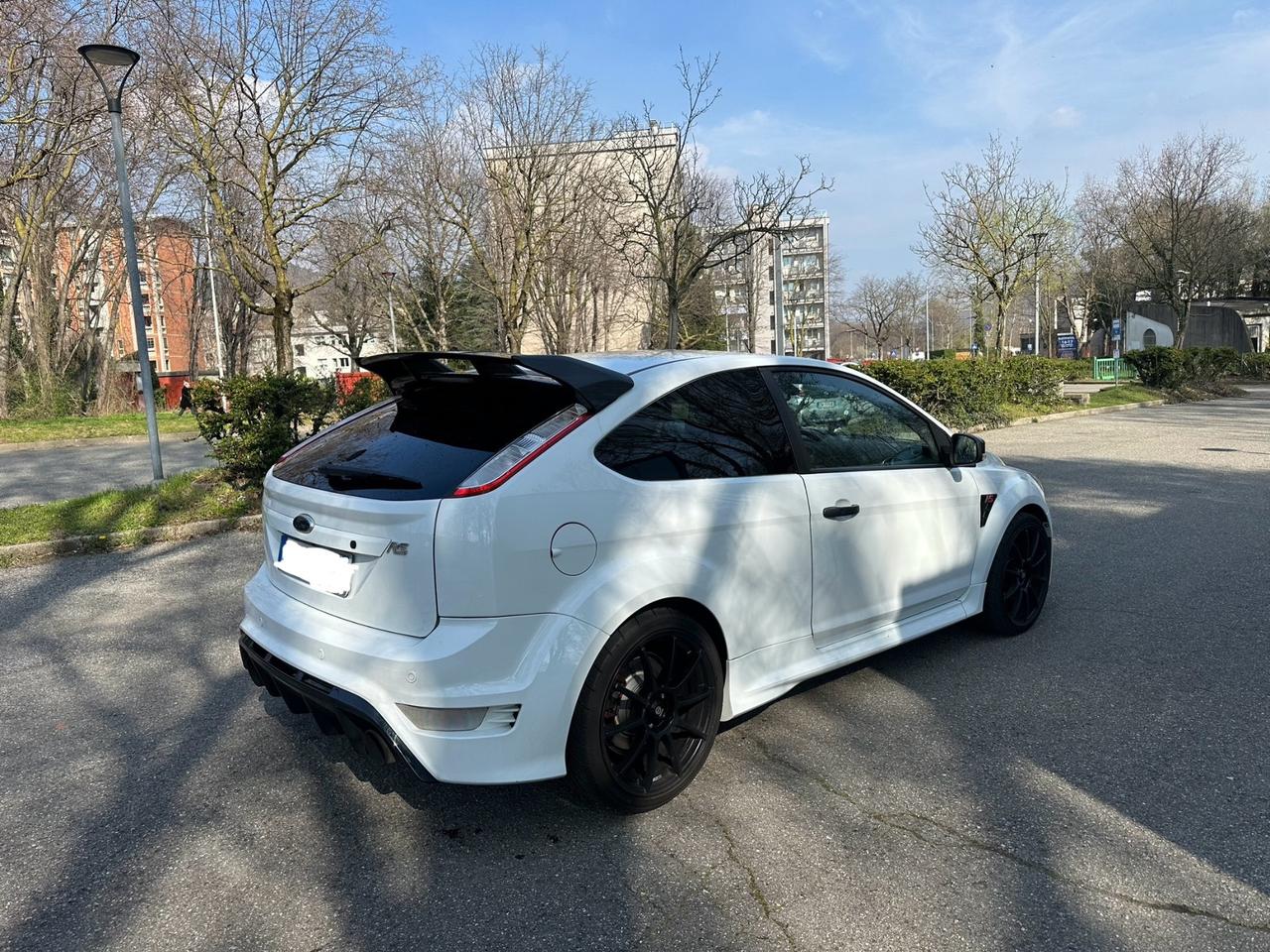 Ford Focus 2.5T RS white edition