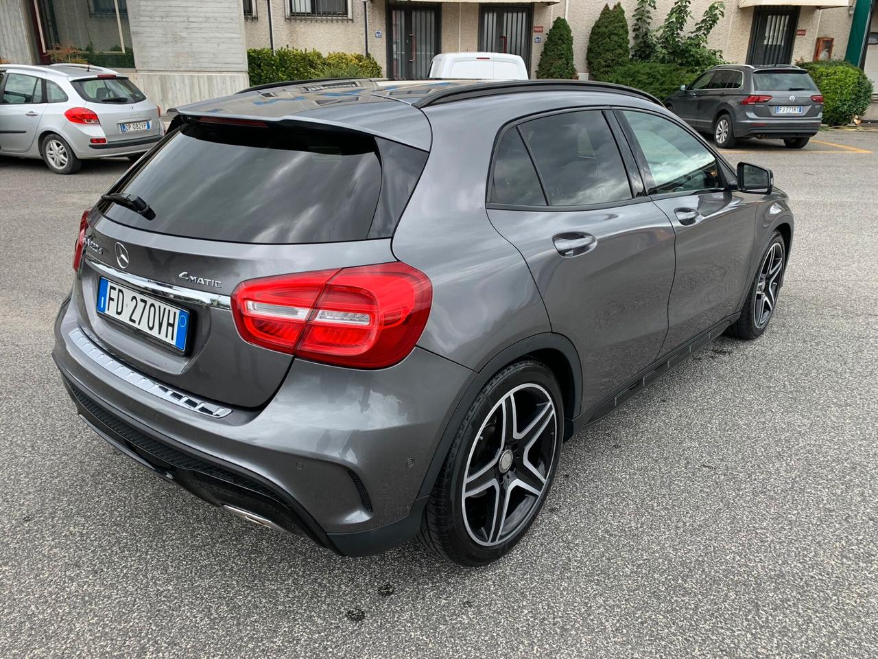 MERCEDES-BENZ GLA 220D 4MATIC AMG AUTO.