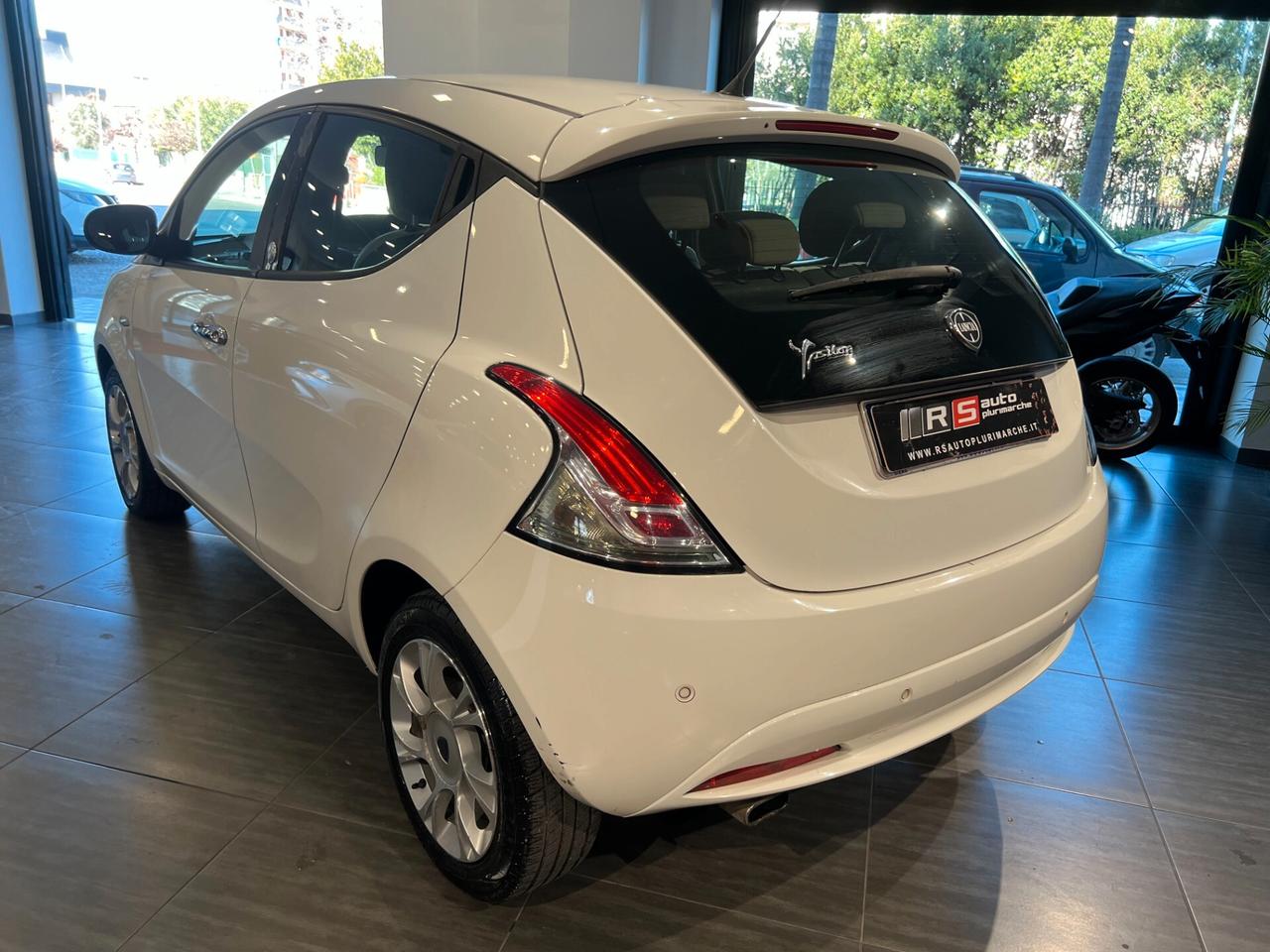 Lancia Ypsilon 1.2 69 CV 5p. GPL Ecochic Gold