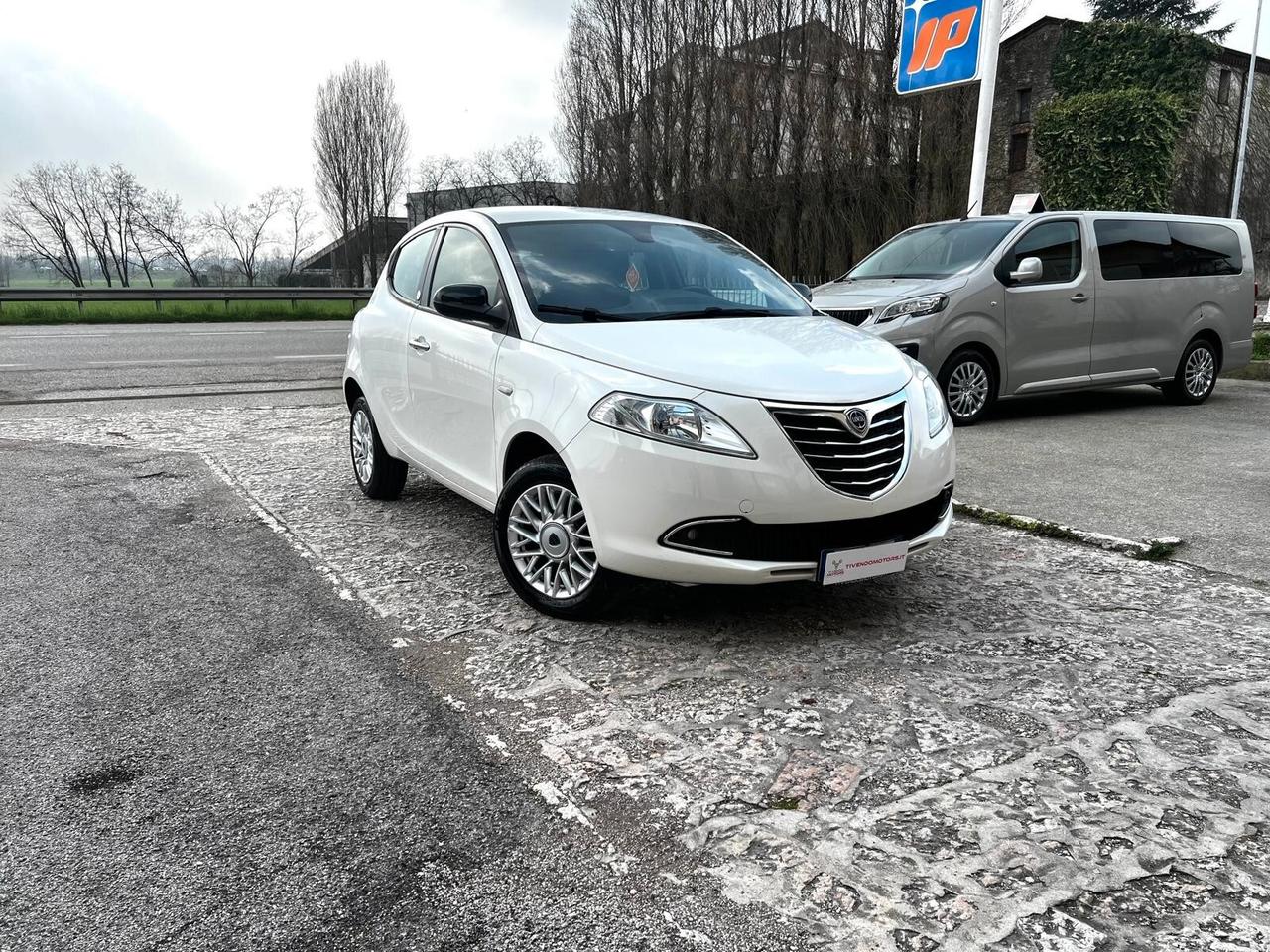 Lancia Ypsilon 0.9 TwinAir 85 CV 5 porte Metano Ecochic Platinum