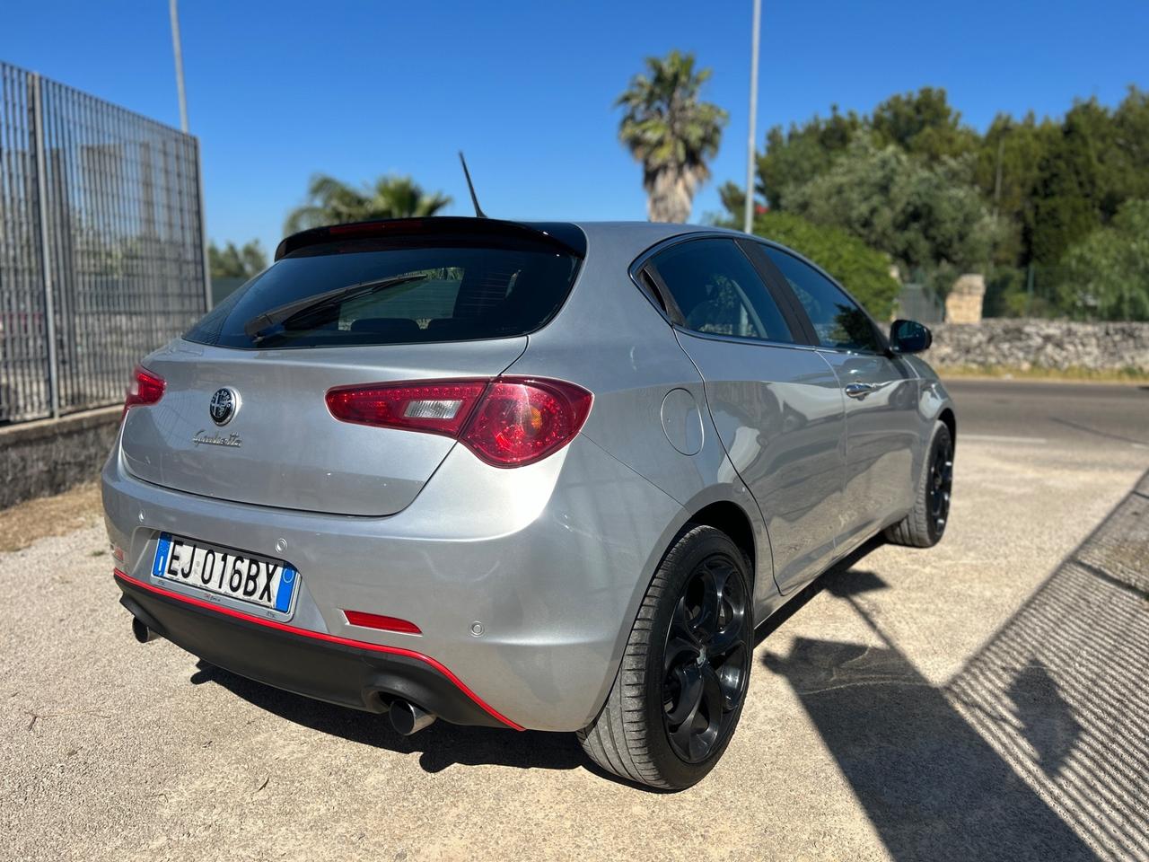 Alfa Romeo Giulietta 2.0 JTDm-2 140 CV Distinctive-2011