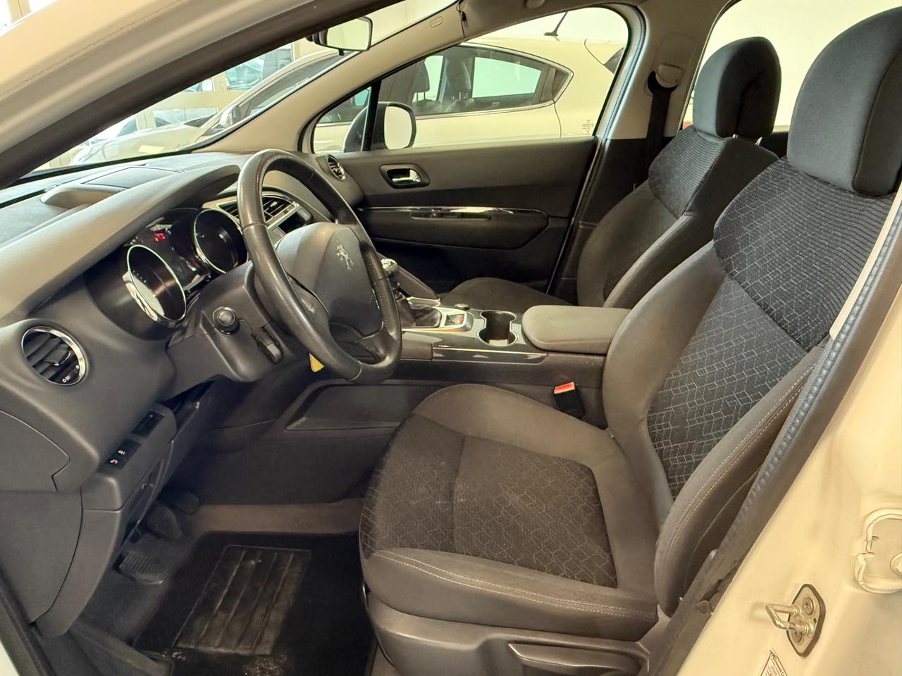 Peugeot 3008 1.6 HDi 115CV Allure