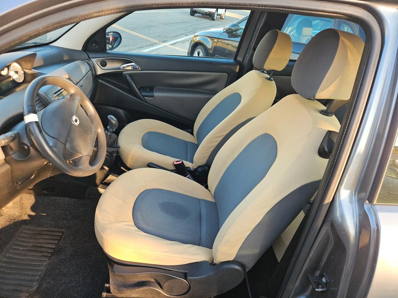 Lancia Ypsilon 1.2 16V Platino