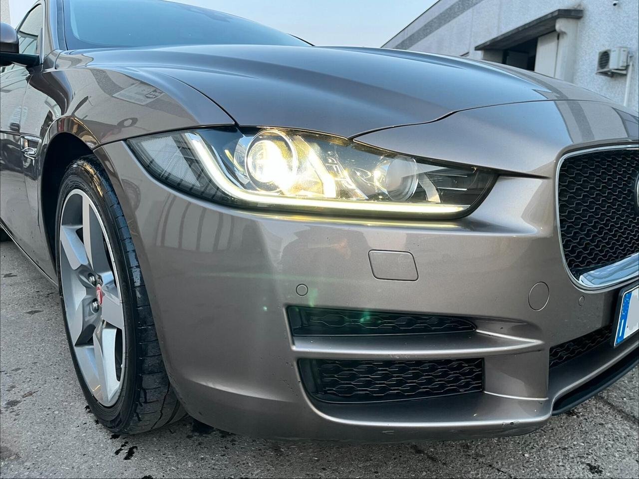 Jaguar XE 2.0 D Turbo Portfolio