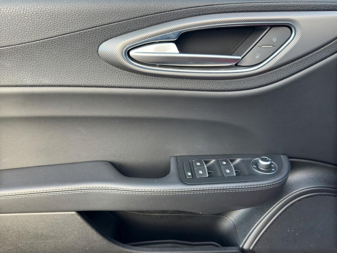 Alfa Romeo Giulia 2.0 Turbo 280 CV AT8 AWD Q4 Veloce
