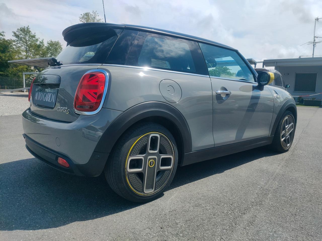 Mini Full Electric Cooper SE NEOPATENTATI