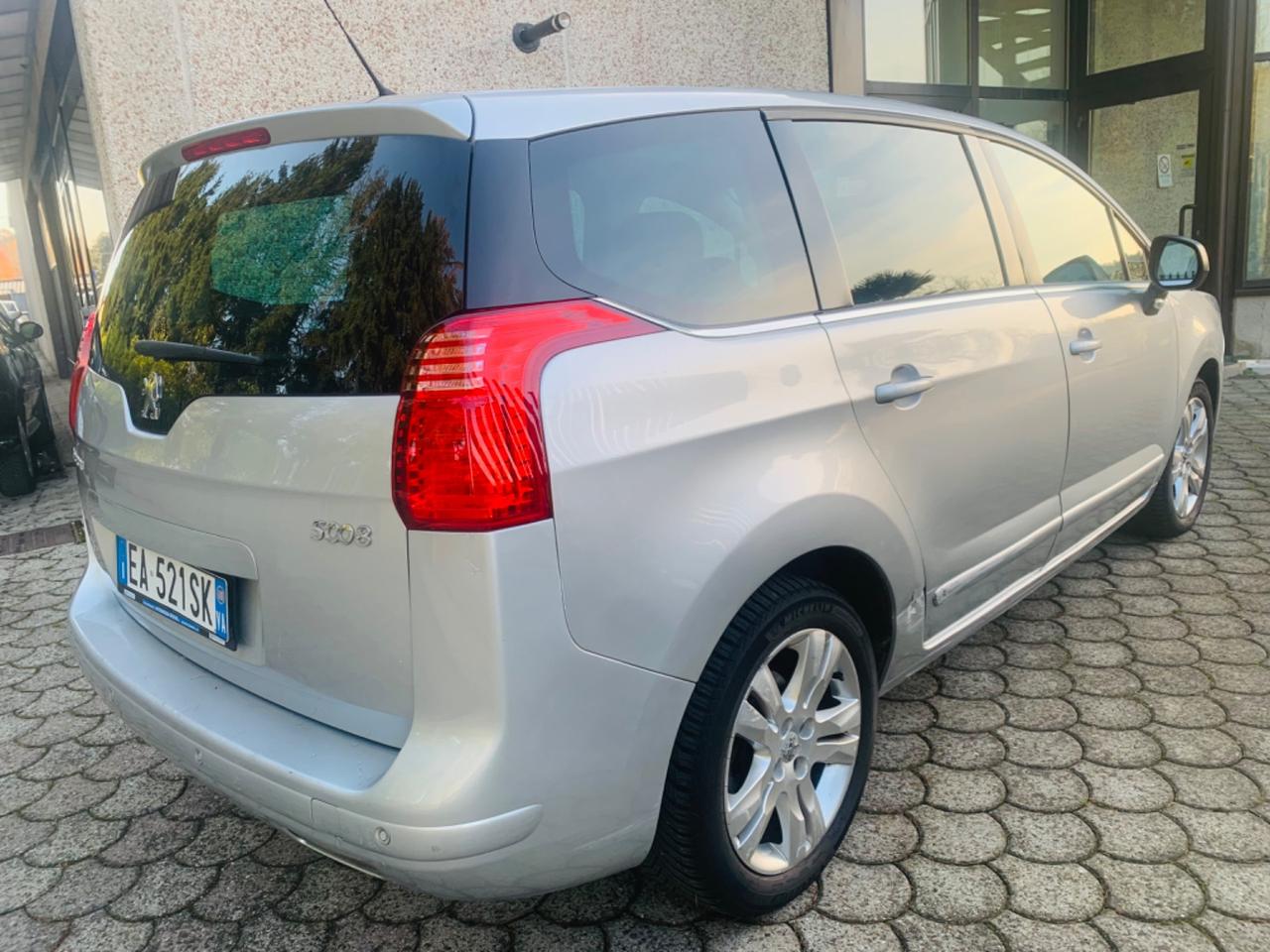 Peugeot 5008 1.6 HDi 110CV Féline 7 posti