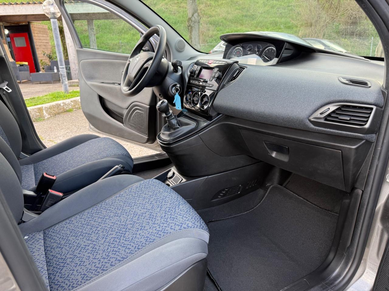 Lancia Ypsilon 1.0 FireFly 5 porte S&S Hybrid Ecochic Silver