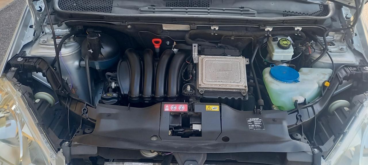 Mercedes-Benz Classe A 160 BlueEFFICIENCY Benzina cc. 1.5 CV. 95 - 5 Porte 5 Posti Euro 5 Utilizzabile anche per i Neopatentati.