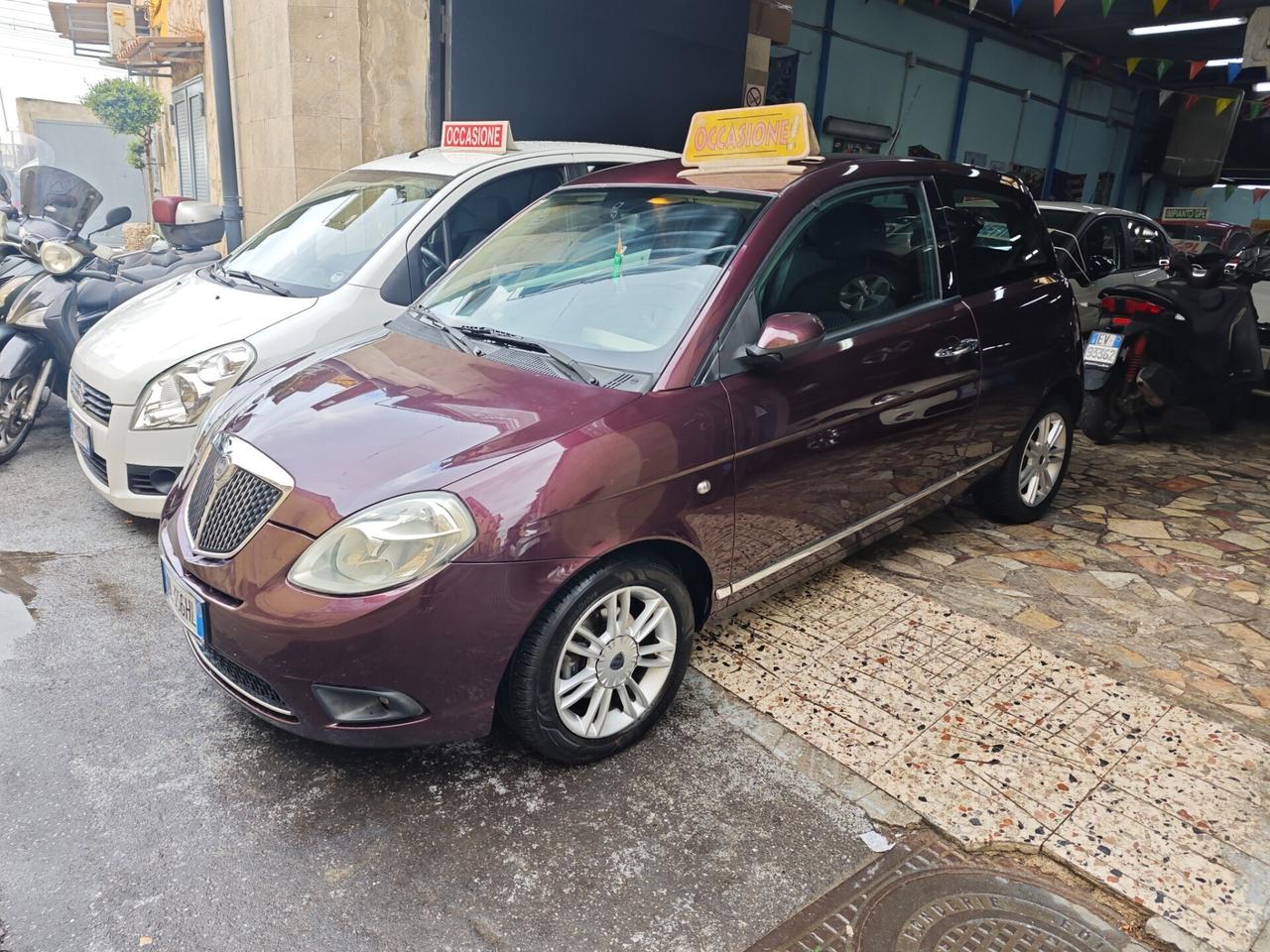 Lancia Ypsilon 1.3 MJT 90 CV Platino