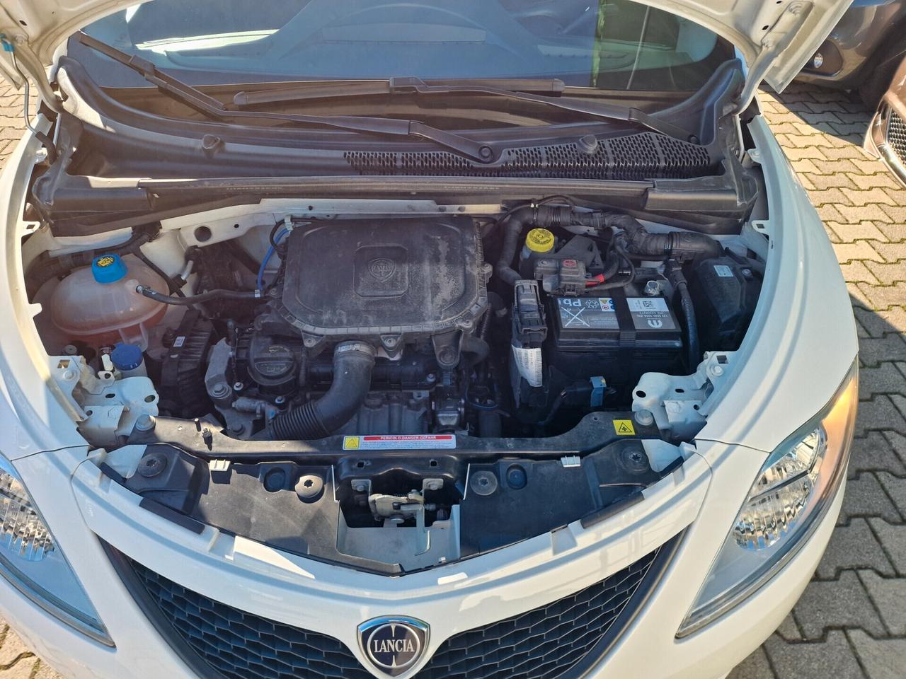 Lancia Ypsilon 1.0 5 porte Hybrid Gold