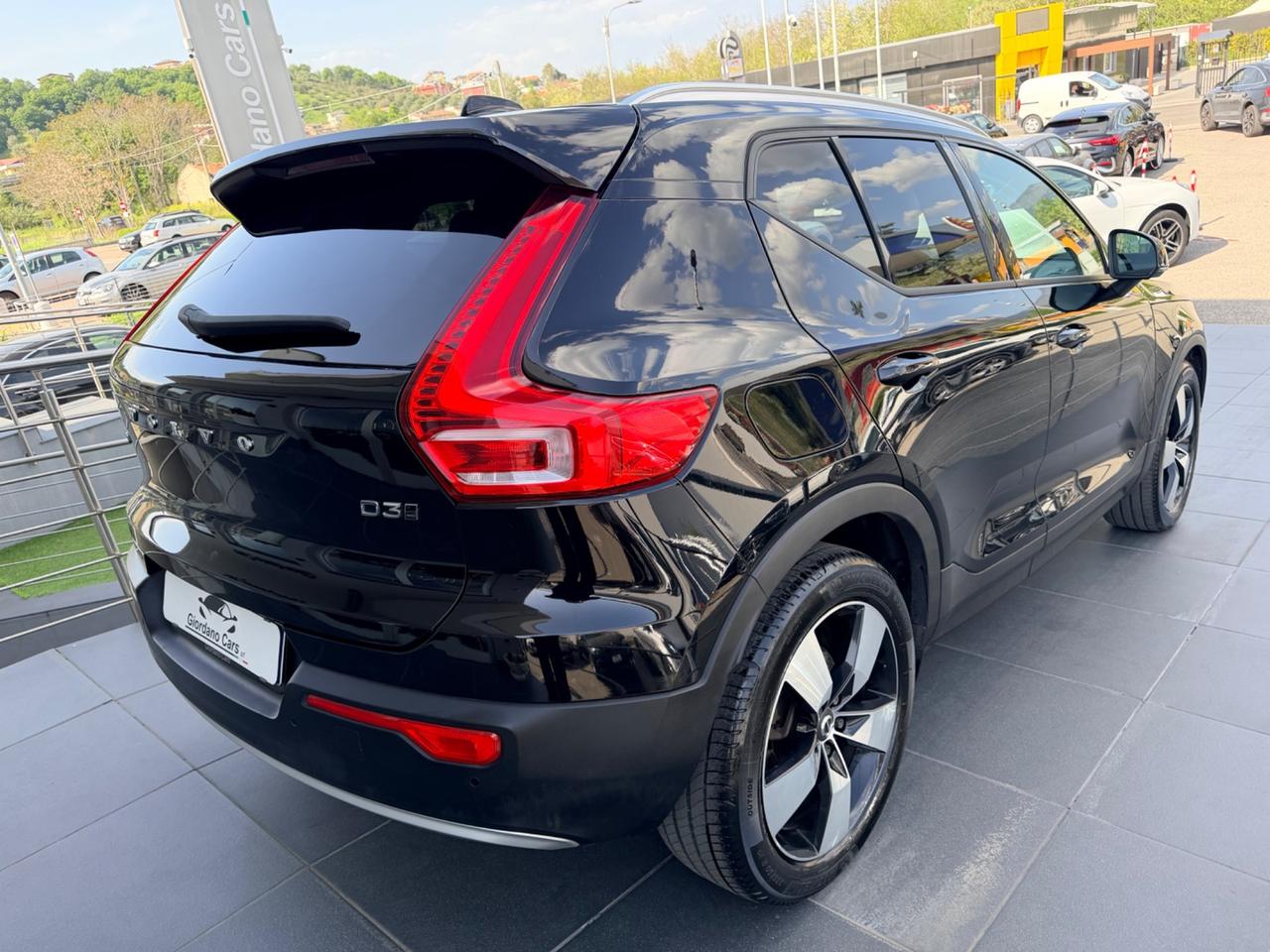 Volvo XC40 D3 AWD Geartronic Momentum in garanzia