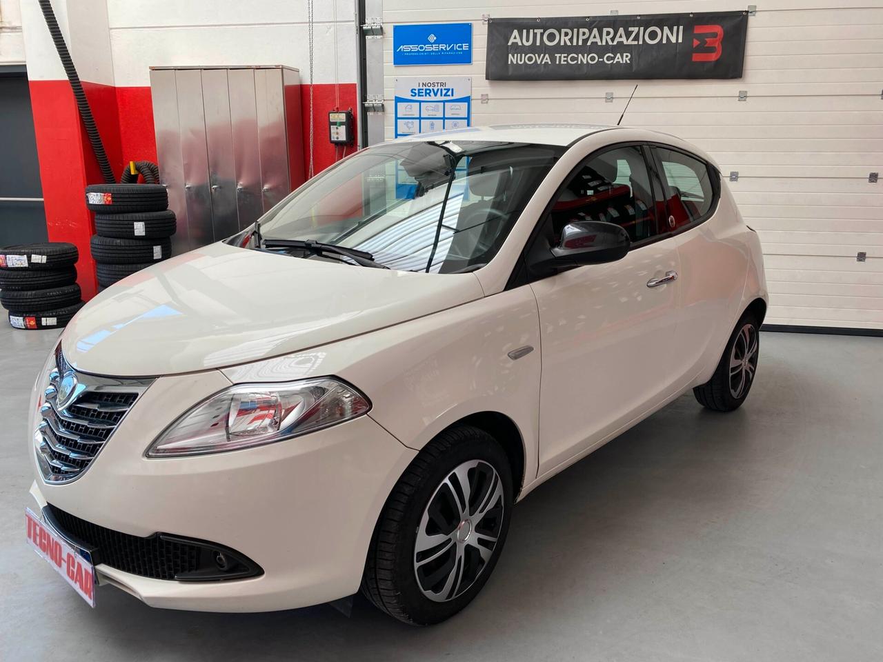 Lancia Ypsilon 1.2 69 CV 5 porte GPL Ecochic Silver