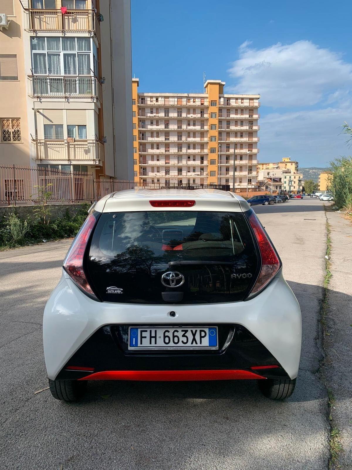 Toyota Aygo 1.0 VVT-i 69 CV 5 porte x-cool TSS