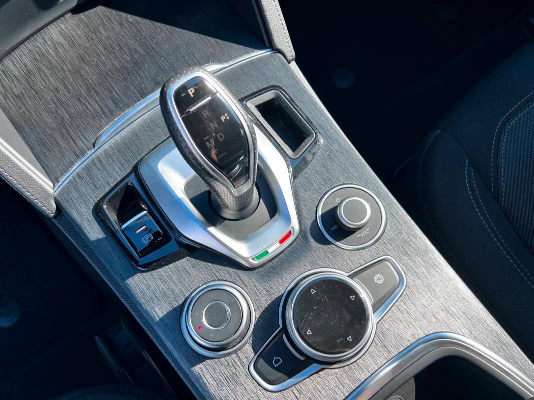 Alfa Romeo Stelvio 2.2 t Business rwd 160cv auto