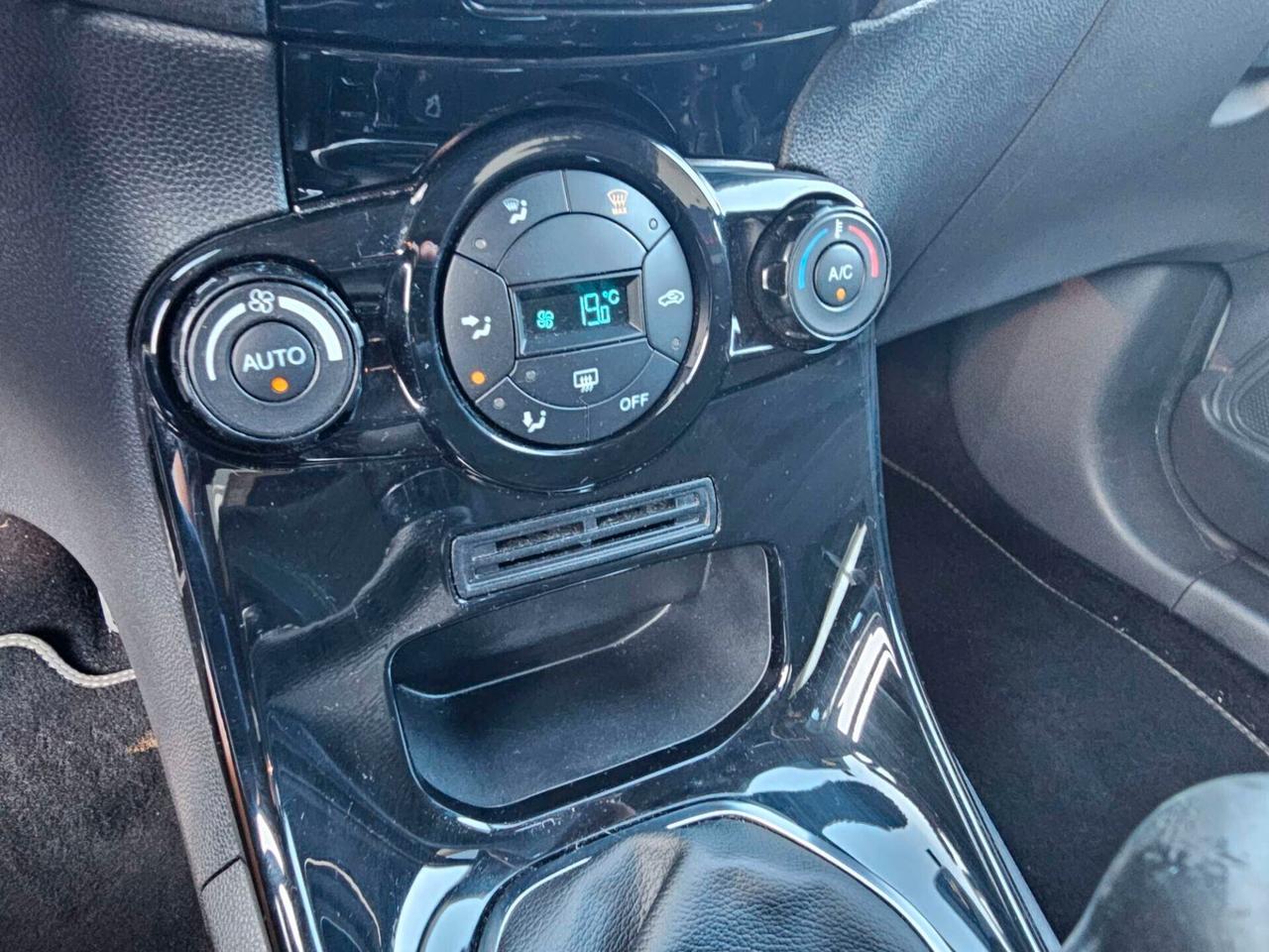 Ford Fiesta 1.4 5p. Bz.- GPL Titanium Neopatentati