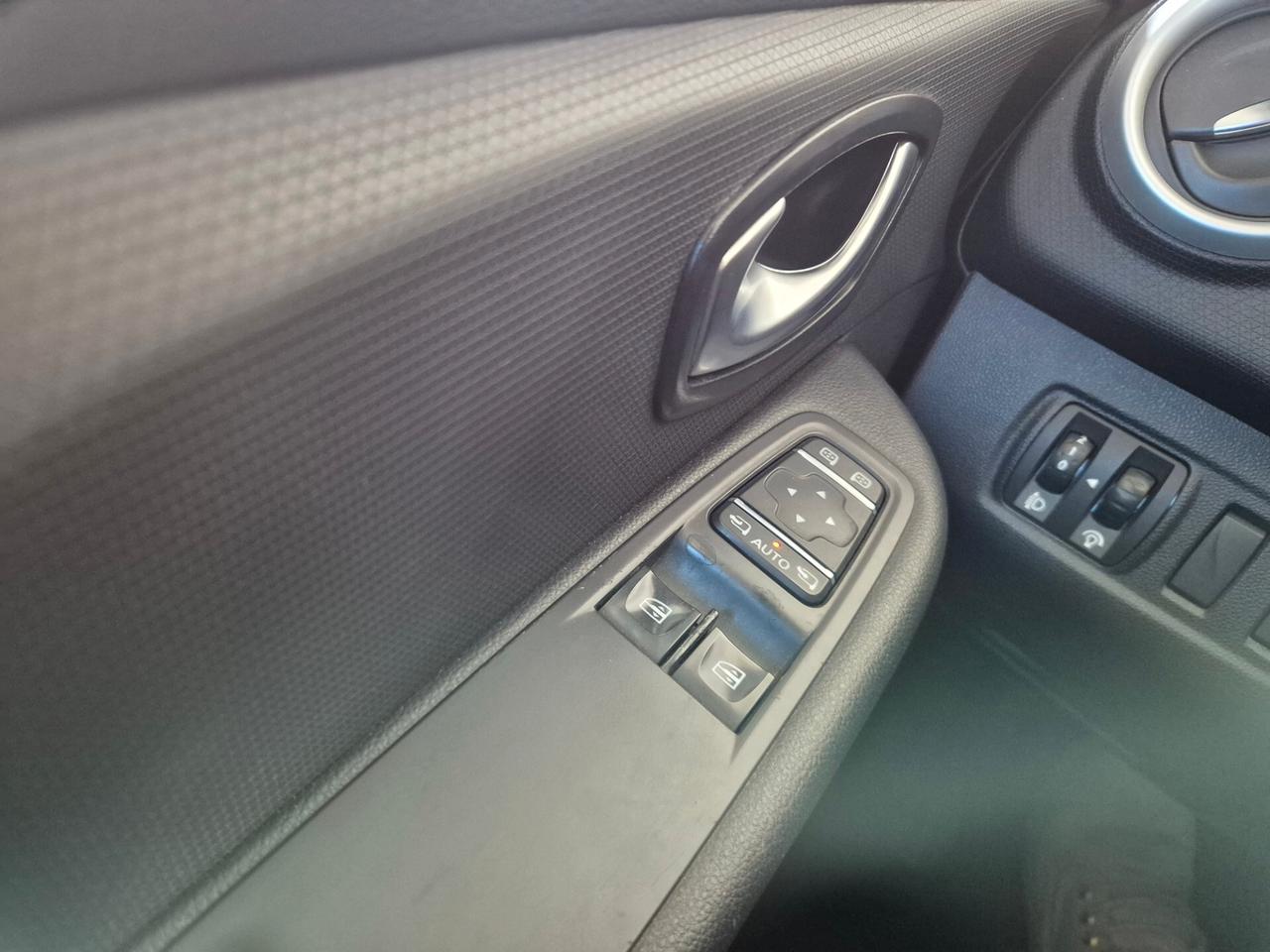 Renault Clio 1.2 75 CV 5 porte Duel