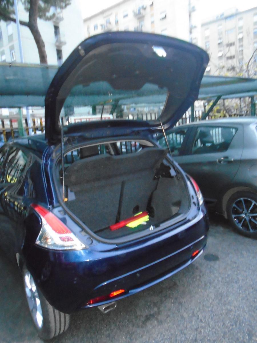 Ypsilon '16 E6 OPEN. EDITION 80000 KM OK NEOP.