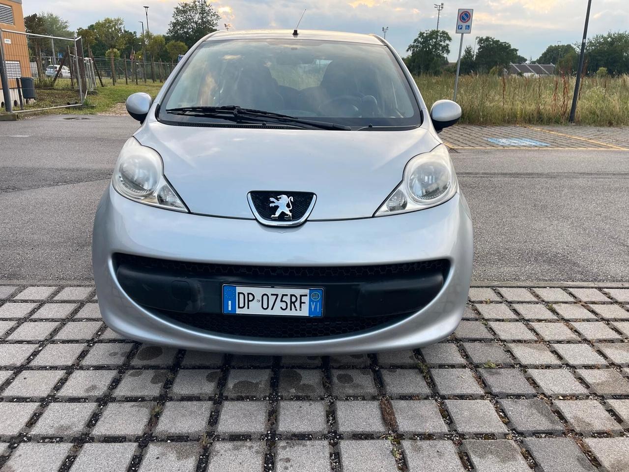 Peugeot 107 5p 1.0 12v Sweet Years AUTOMATICA