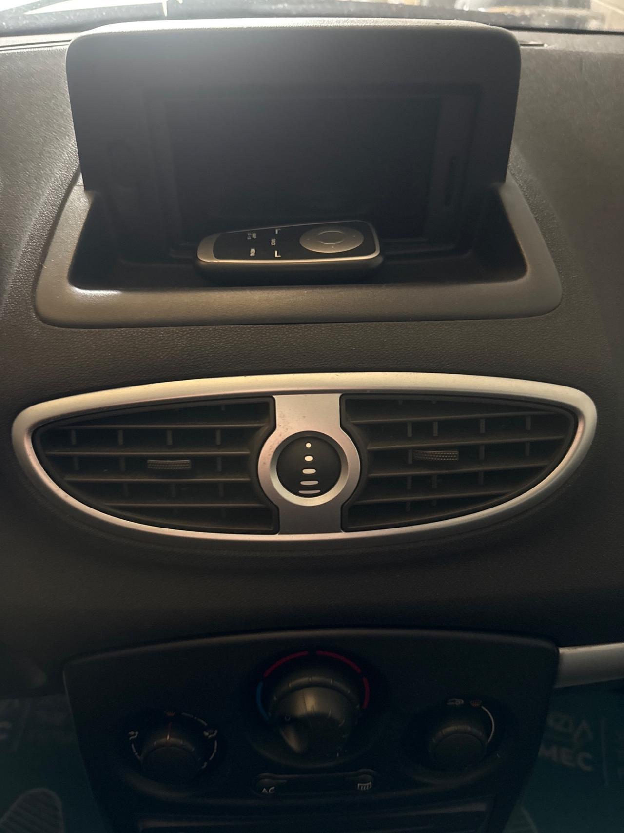 Renault Clio 1.2 16V 3 porte Luxe